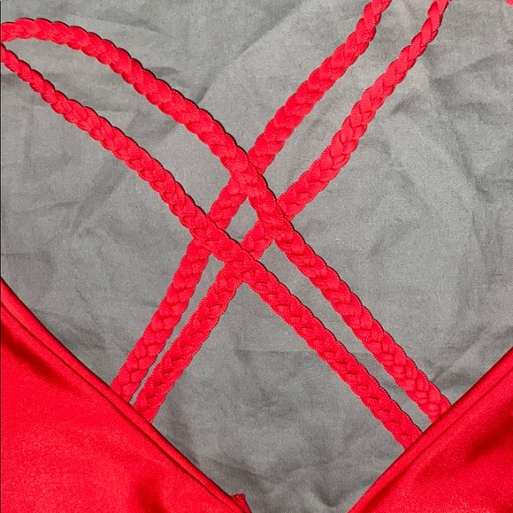 Red bikini - Picture 5 of 7